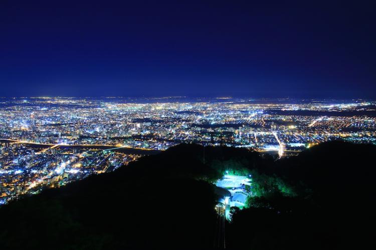 일본 신 3대야경의 모이와산 전망대에서 보이는 야경